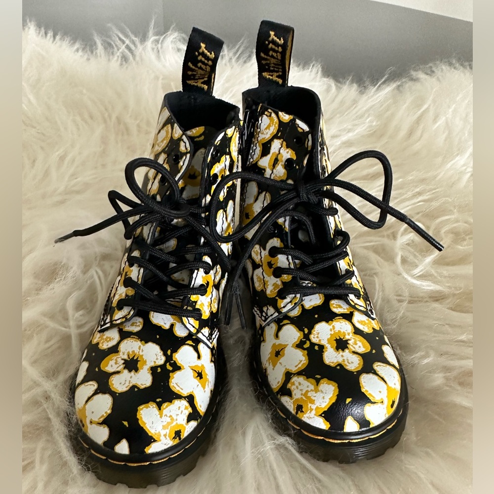 NEW Dr. Martens 1460 PASCAL BLACK/DMS YELLOW PANSY GIRLS Toddler Size 8